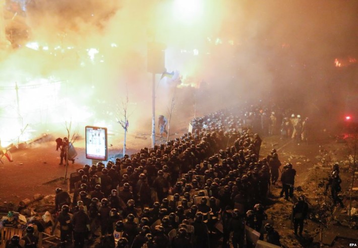 Спецпідрозділи міліції вкотре намагаються силою розігнати протестуючих, 18.02.2014