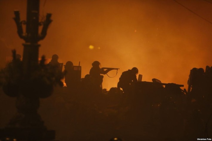 Спецпідрозділ міліції Беркут використовує проти протестувальників помпові рушниці 12 калібру, 18.02.2014
