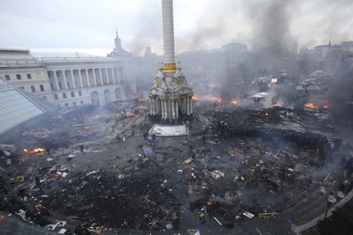 Перша ніч штурму Майдану завершилась десятками жертв та зруйнованим наметовим містечком