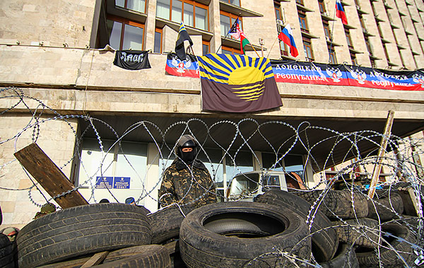2-Donetsk-pro-Russian-protesters-occupied-regional-administration-MVasin