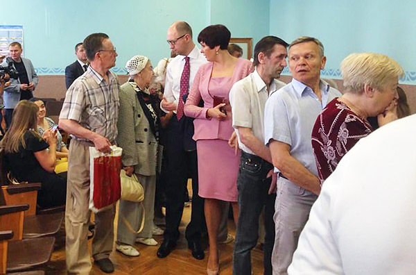 5-Yatsenyuk-Kyiv-presidential-elections-Ukraine-2014